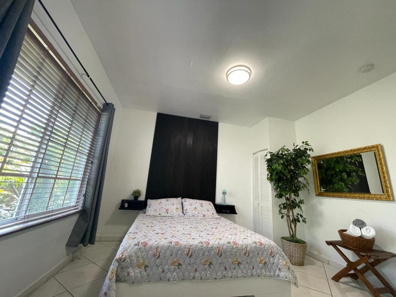 Private Suite Next To Calle Ocho Майами Экстерьер фото